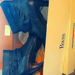 Bass, all leather, black,size 8, 2" heel, short boot.
